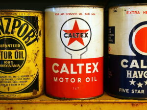 motor oil cans