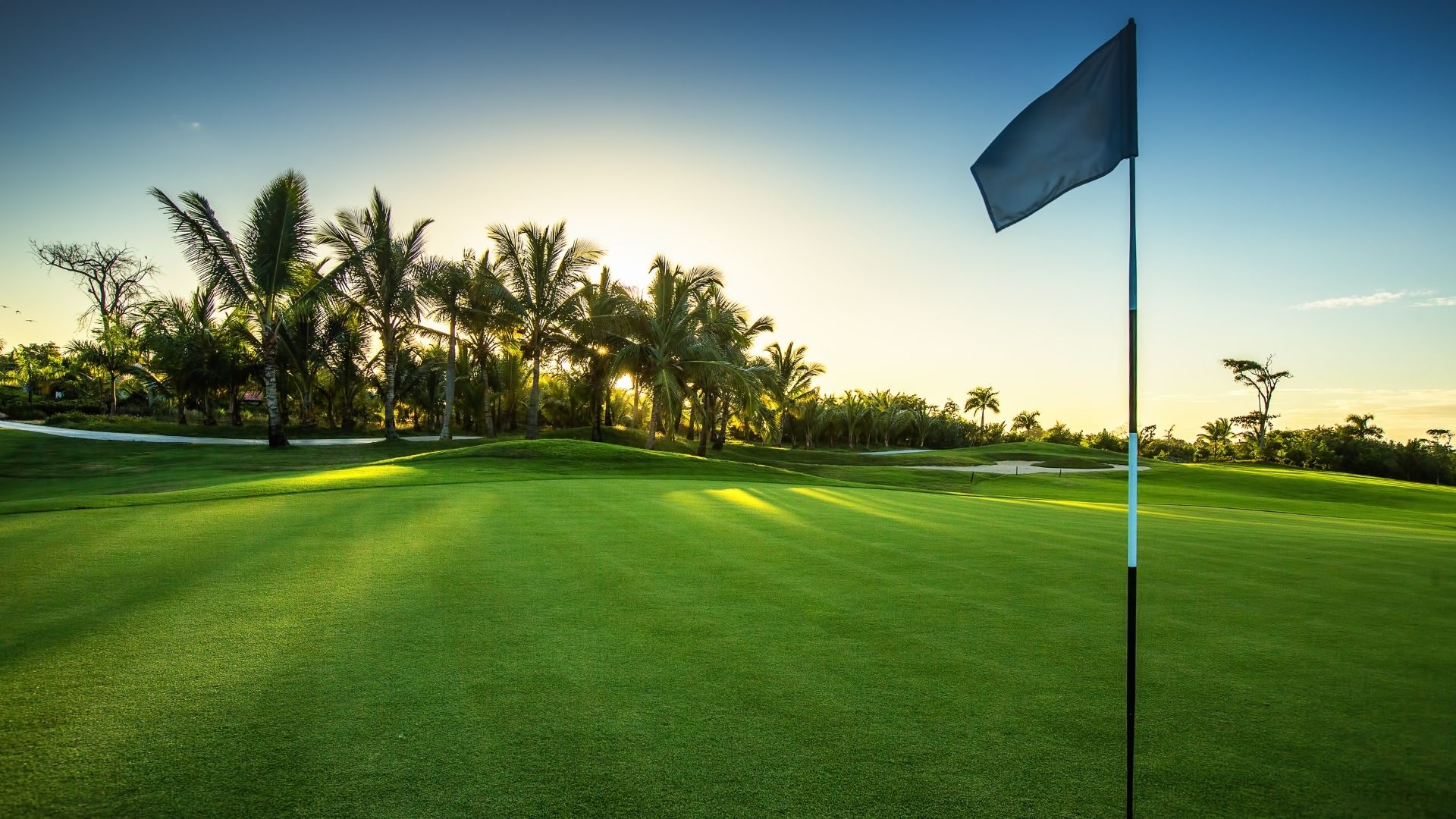 golf course with ble flag